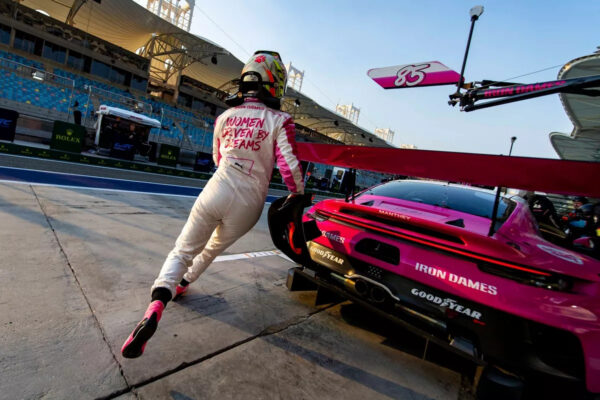 85-iron-dames-porsche-911-gt3-