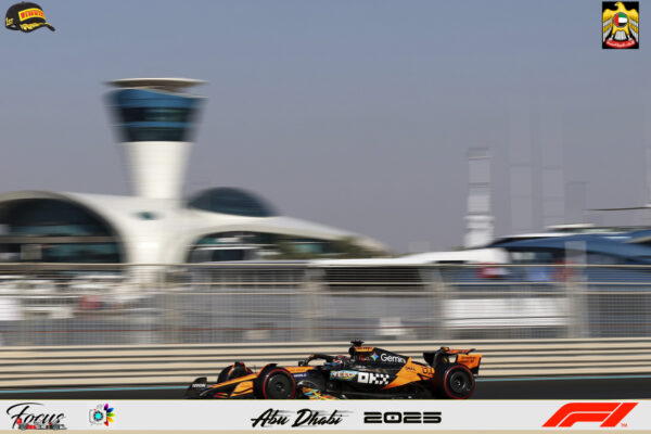 ABU DHABI, UNITED ARAB EMIRATES - DECEMBER 09: Oscar Piastri of Australia driving the (81) McLaren MCL39 Mercedes on track during F1 Testing at Yas Marina Circuit on December 09, 2025 in Abu Dhabi, United Arab Emirates. (Photo by Zak Mauger/LAT Images)
