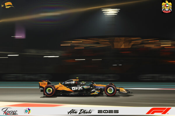 ABU DHABI, UNITED ARAB EMIRATES - DECEMBER 06: Lando Norris of Great Britain driving the (4) McLaren MCL39 Mercedes on track during qualifying ahead of the F1 Grand Prix of Abu Dhabi at Yas Marina Circuit on December 06, 2025 in Abu Dhabi, United Arab Emirates. (Photo by Zak Mauger/LAT Images)