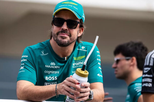 fernando-alonso-aston-martin-r